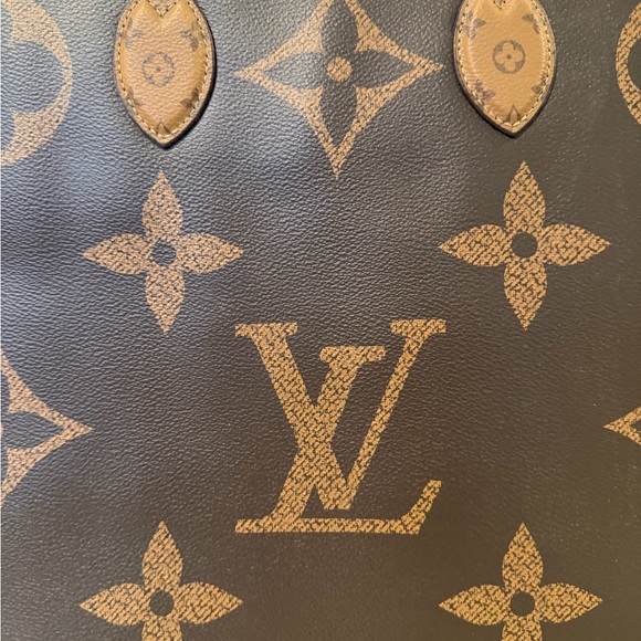 Louis Vuitton Brown and Tan Monogram Handbag - Picture 2 of 7